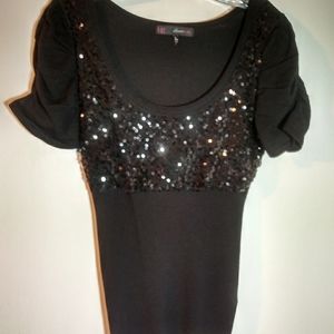 Modestly sexy sequined knit short sleeve top